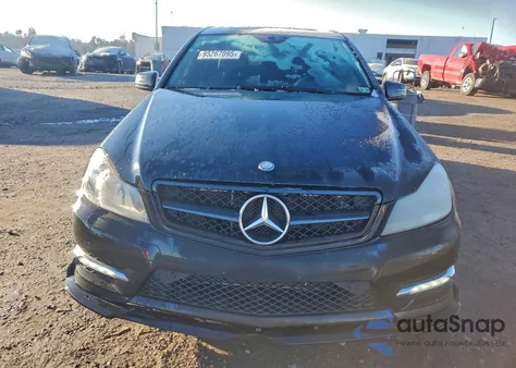 2013 Mercedes-Benz C 300 4Matic z USA, uszkodzony, nr VIN WDDGF8AB9DA819316